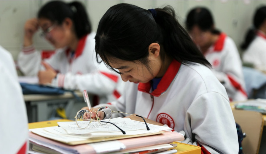 高考倒計(jì)時(shí)30天 莘莘學(xué)子爭分奪秒