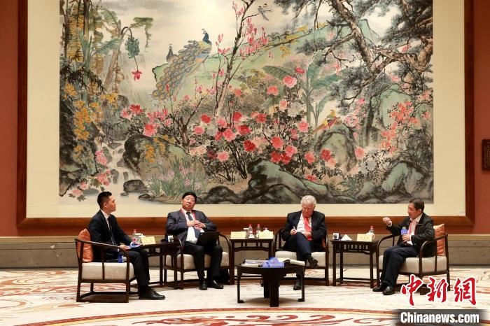 9月27日，尼山世界文明論壇在曲阜舉行，圖為該論壇的“高端訪談”活動(dòng)?！×籂?攝