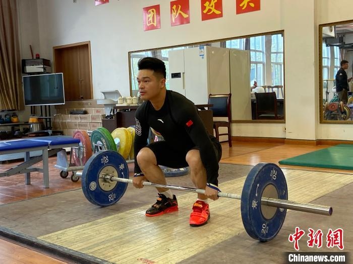 石智勇訓(xùn)練場(chǎng)景?！×植?攝