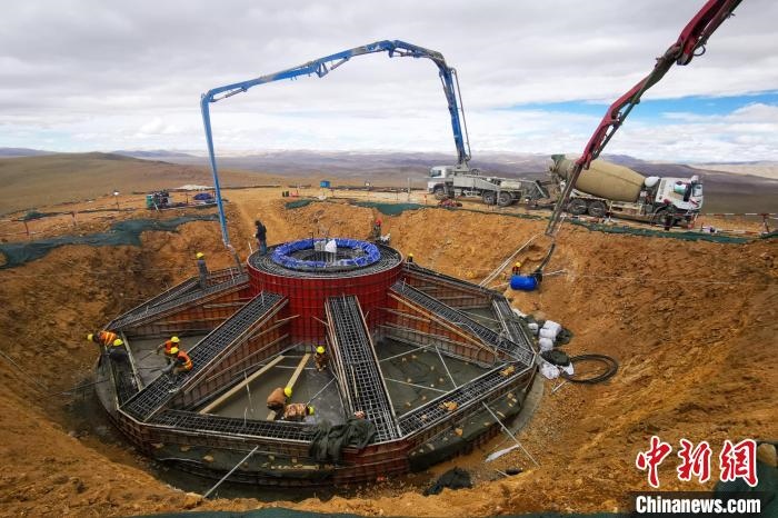 資料圖為該風(fēng)電場建設(shè)現(xiàn)場?！≈袊娊瘓F成都勘測設(shè)計研究院有限公司 供圖