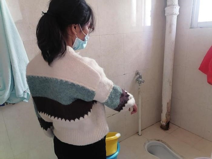  劉小姐在網(wǎng)上找人疏通出租屋里的廁所，被收費(fèi)5380元