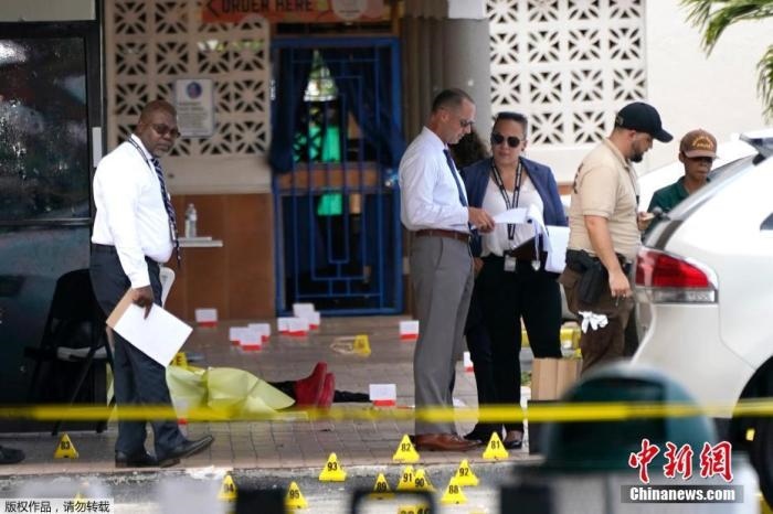 當地時間5月30日凌晨，位于美國佛羅里達州東南部的邁阿密戴德縣發(fā)生大規(guī)模槍擊事件，造成2人死亡、20多人受傷。圖為槍擊案現場。