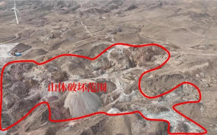  2021年12月12日，督察組使用無人機(jī)拍攝，中寧縣馬道梁北部歷史遺留礦山破壞山體面積達(dá)240余畝，現(xiàn)場滿目瘡痍、千瘡百孔