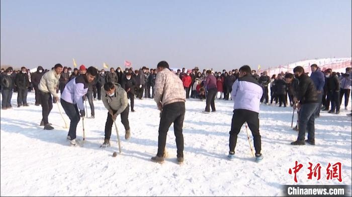 帕普孜球場，激烈角逐?！“统h融媒體中心供圖