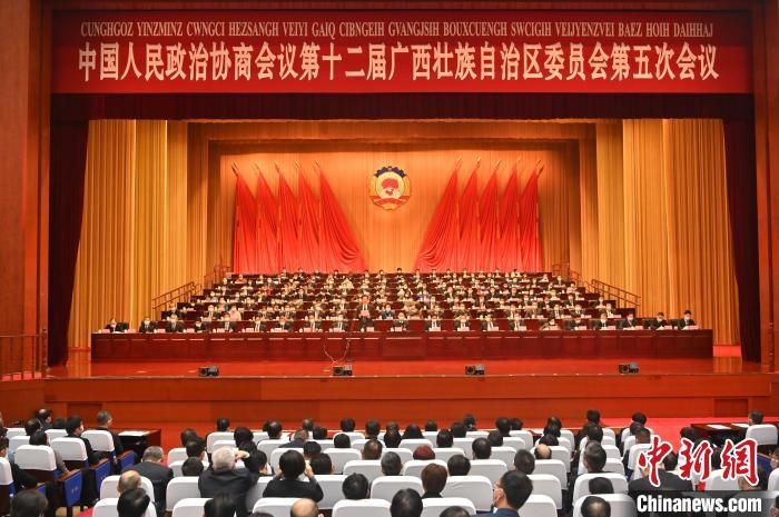 圖為大會閉幕?！∮峋?攝