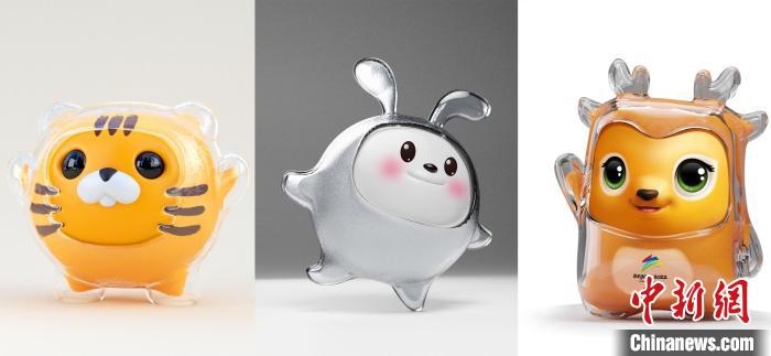 設(shè)計(jì)團(tuán)隊(duì)曾嘗試在冰殼之下更換成老虎、兔子或麋鹿等形象。(資料圖) 劉平云供圖