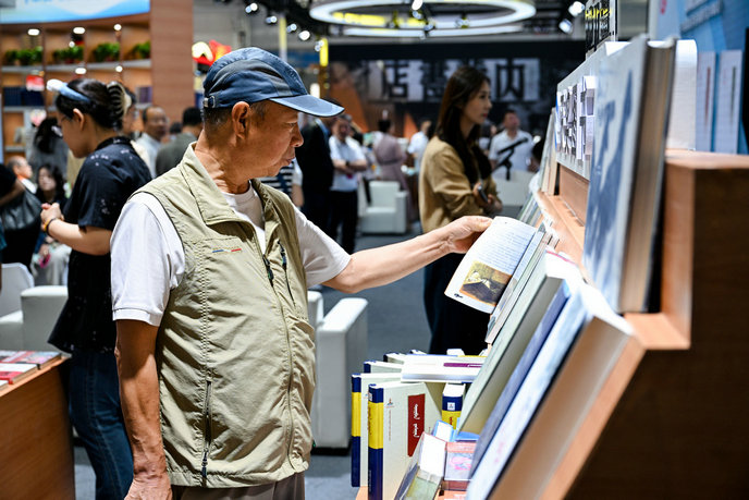 1756281380114838.jpg 讀者閱讀.jpg