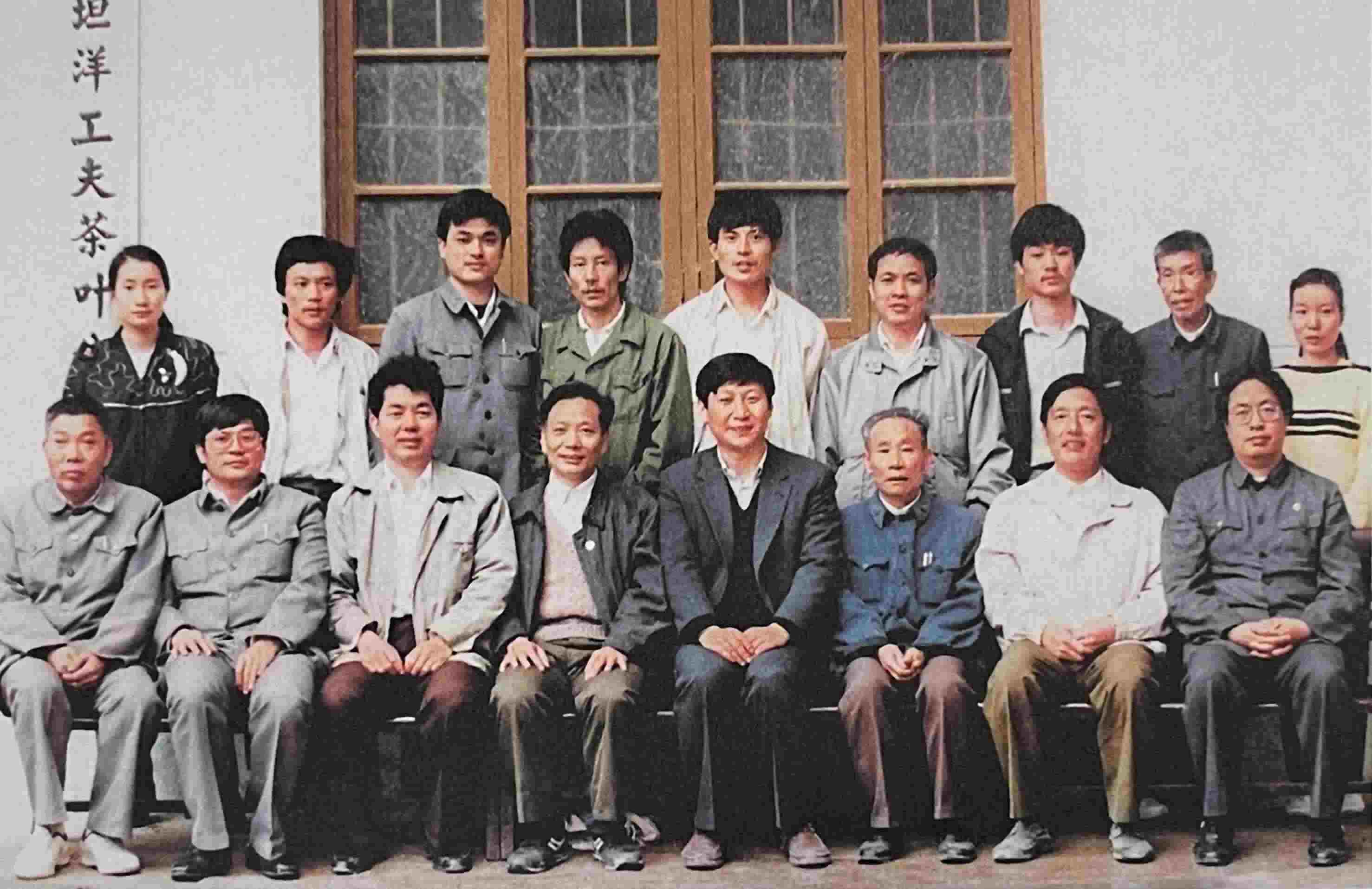 1990年5月，剛調(diào)任福州市委書(shū)記的習(xí)近平到寧德交接工作時(shí)，調(diào)研福安市社口鄉(xiāng)坦洋工夫茶葉公司。