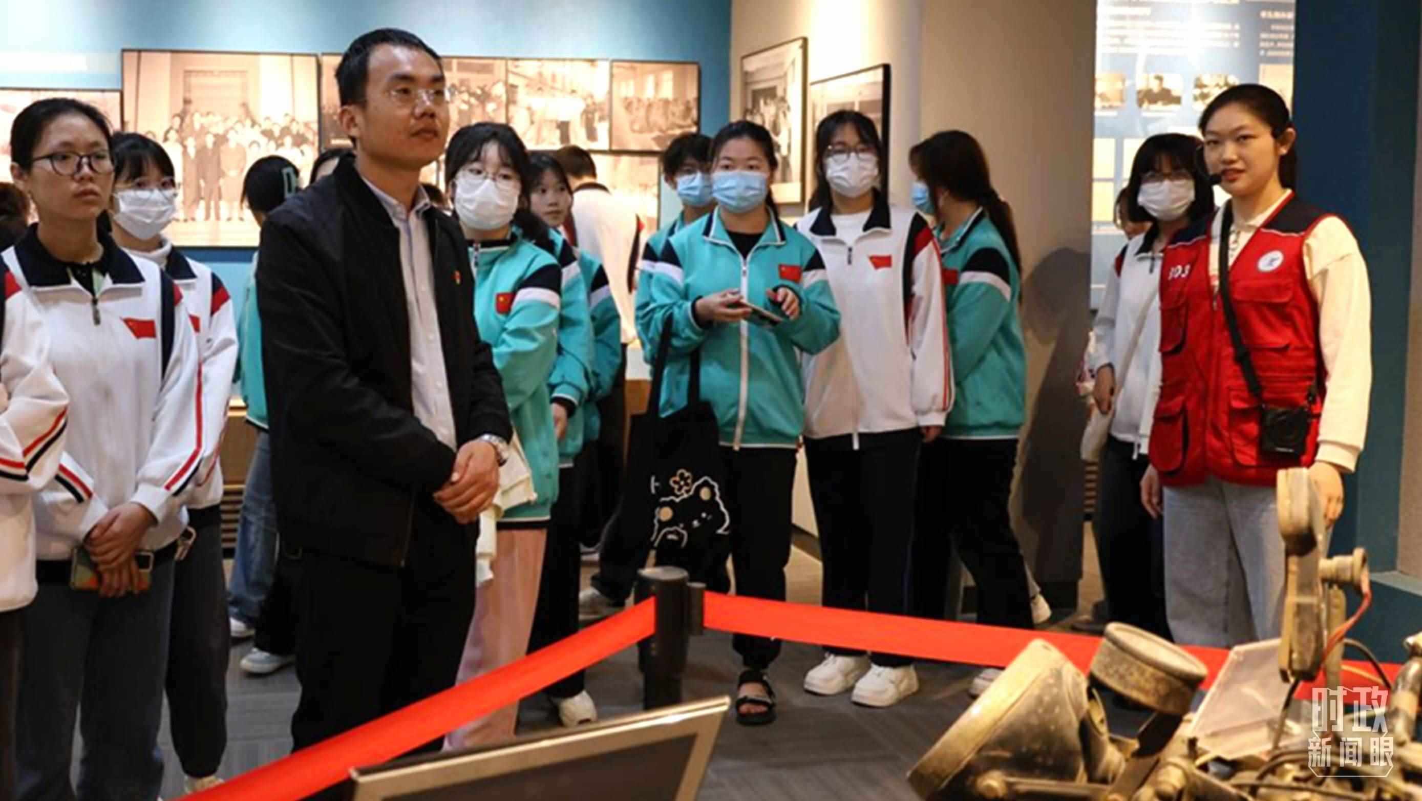 △西安高校師生參觀交大西遷博物館。（資料圖）