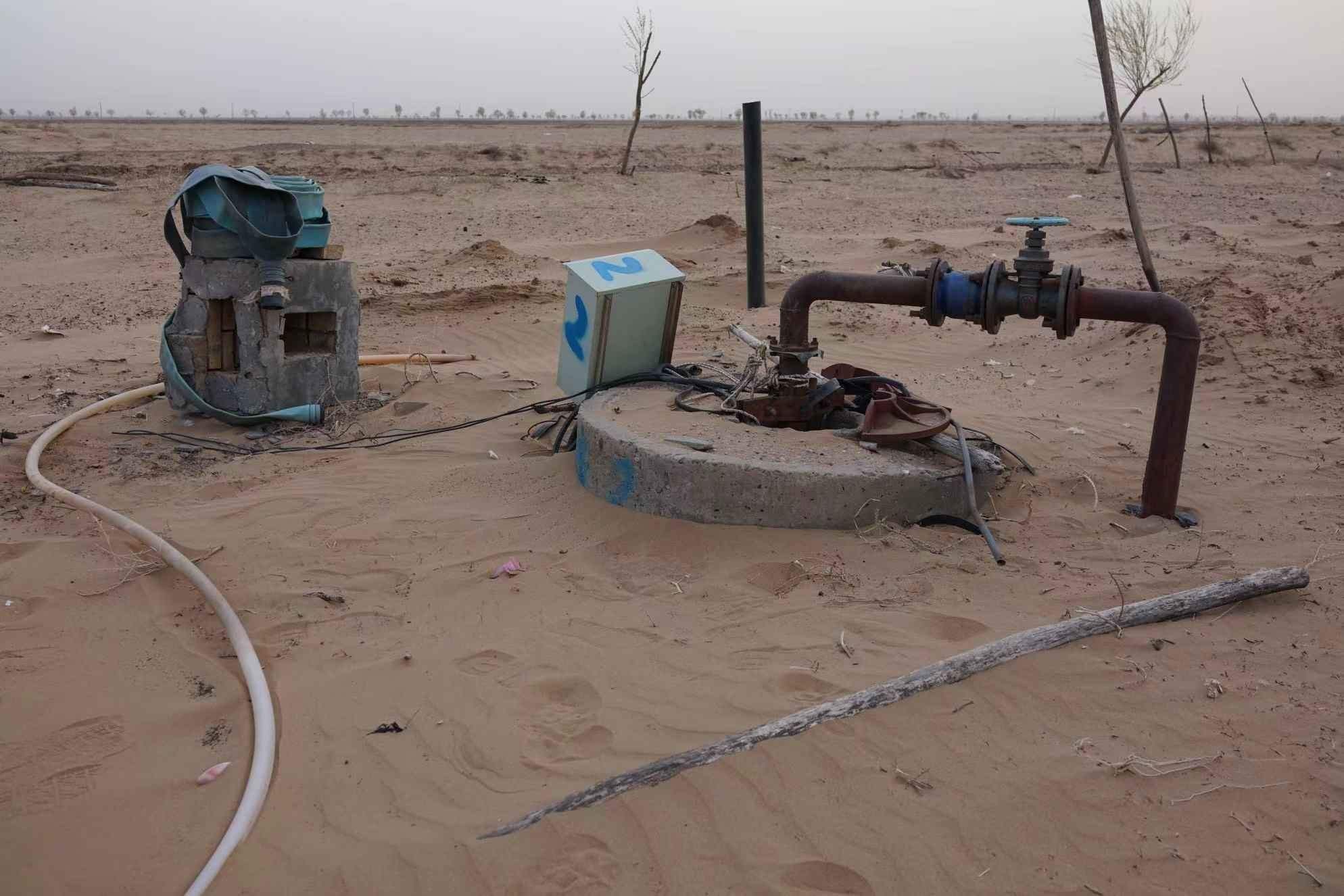 項目地以北的一個澆灌機井。 人民網(wǎng)記者 游天燚攝