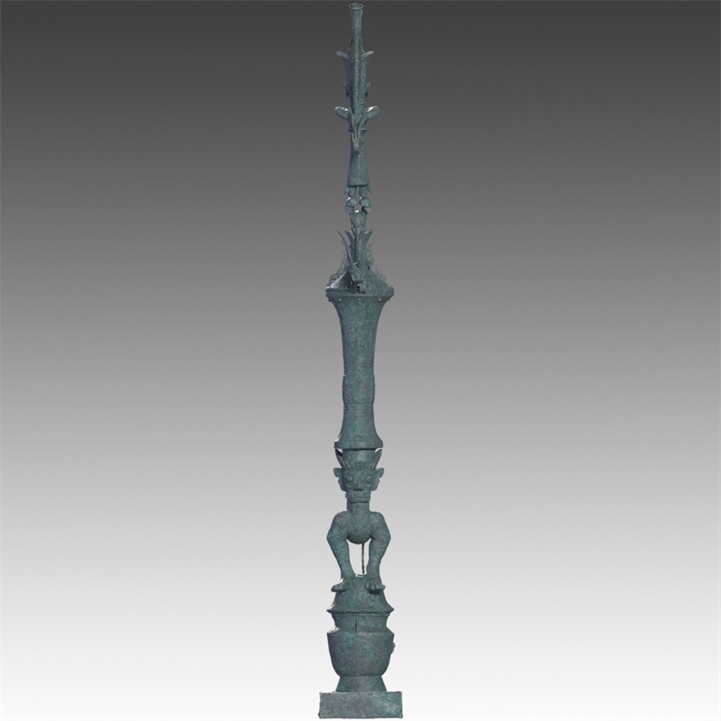 銅罍座倒立鳥足頂尊神像。四川省文物考古研究院供圖