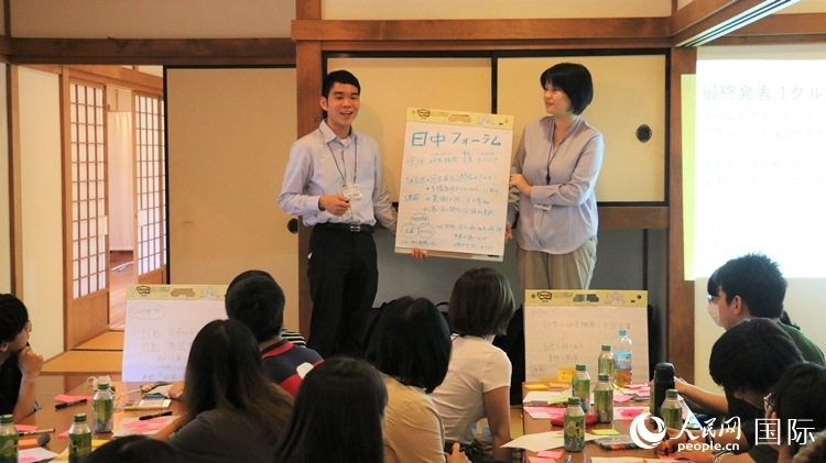 發(fā)表各自的研討成果。人民網(wǎng) 許可攝