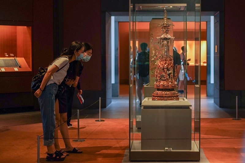 2020年7月24日，觀眾在蘇州博物館內(nèi)參觀。