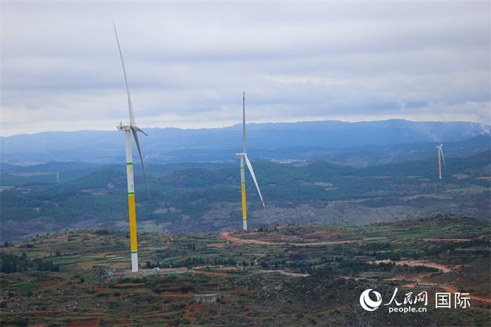 位于云南省曲靖市富源縣的富源西風(fēng)電基地。（人民網(wǎng) 李發(fā)興攝）