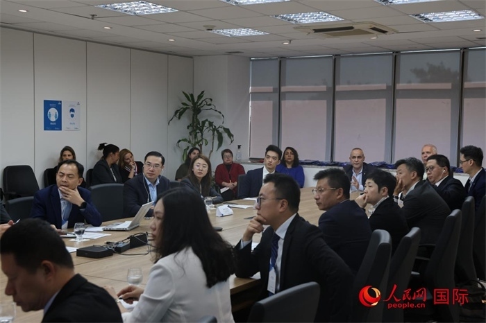 與會代表參與座談交流。（人民網(wǎng)記者 時元皓攝）