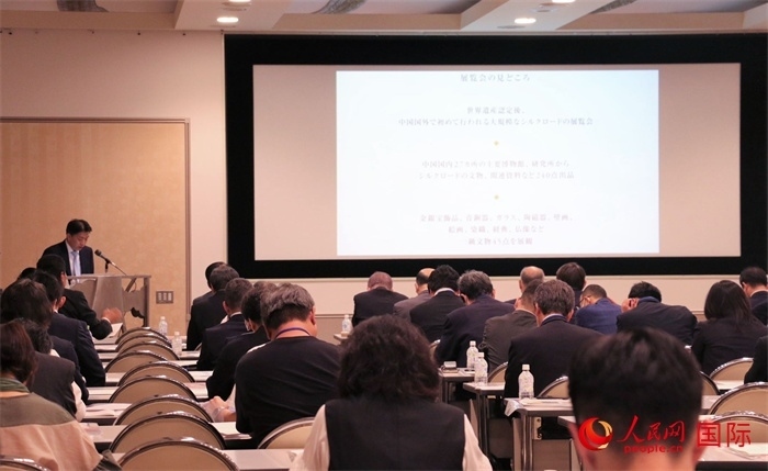 富士美術(shù)館文藝部長平野賢一介紹展覽內(nèi)容。（人民網(wǎng) 許可攝）