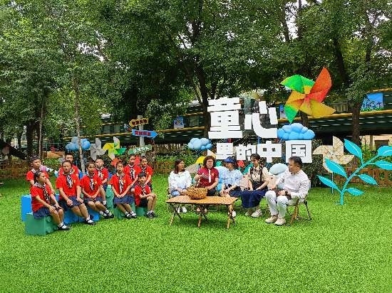 文縣東壩童聲合唱團(tuán)的孩子們在央視大風(fēng)車基地錄制節(jié)目。