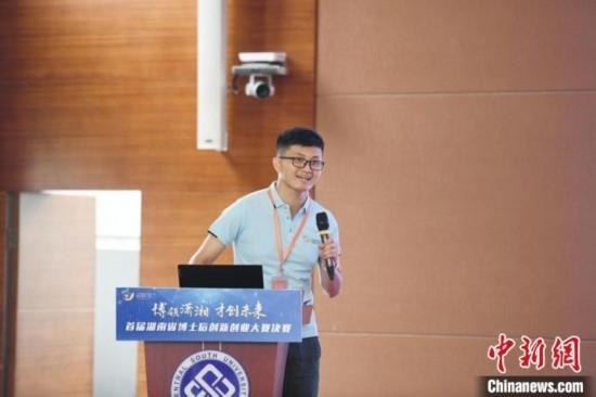 選手進(jìn)行路演。楊華峰 攝