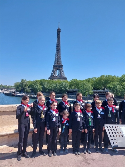 2.2023年5月，巴黎寶麗聲童聲合唱團(tuán)錄制歌曲《如果我去中國》。（圖片由受訪者提供）