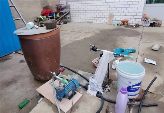 用來抽水的增壓泵。 人民網(wǎng)記者 金慧慧攝