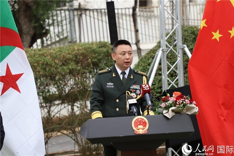 圖為胡璽鈞武官致辭。人民網(wǎng)記者 王傳寶攝