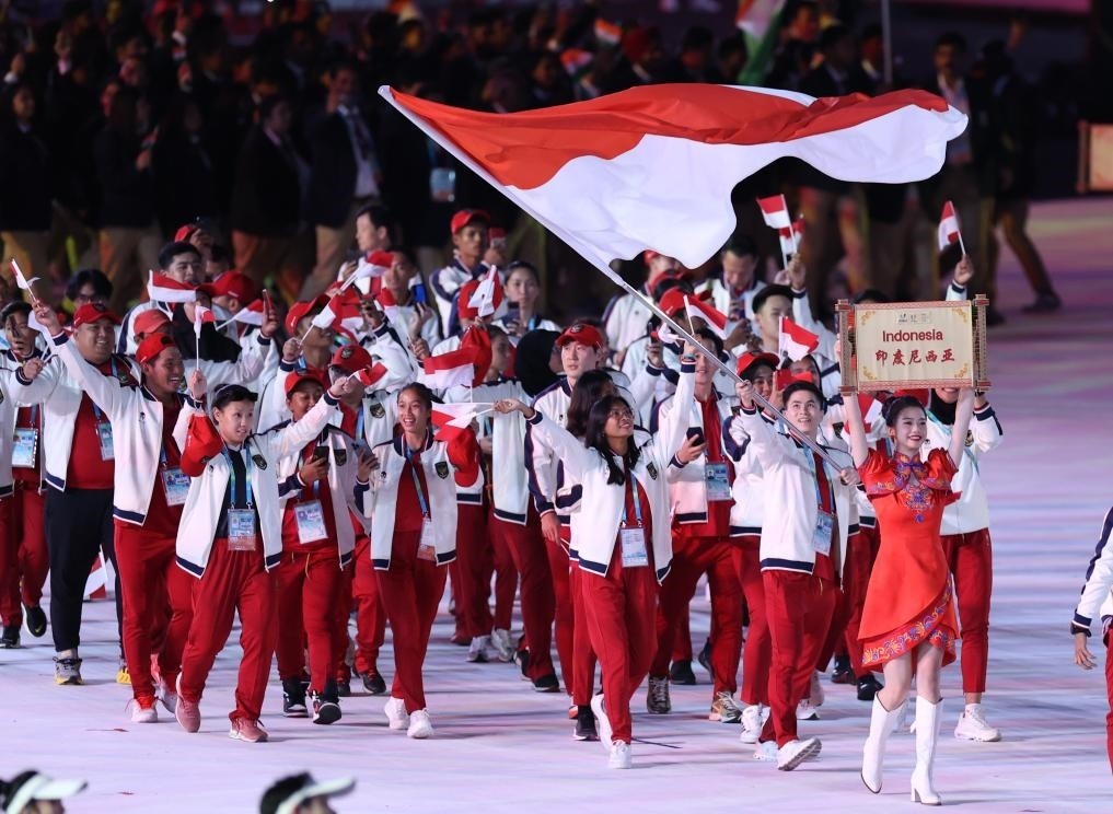 7月28日，印度尼西亞大學(xué)生體育代表團(tuán)在開幕式上入場。新華社記者張麗蕓攝