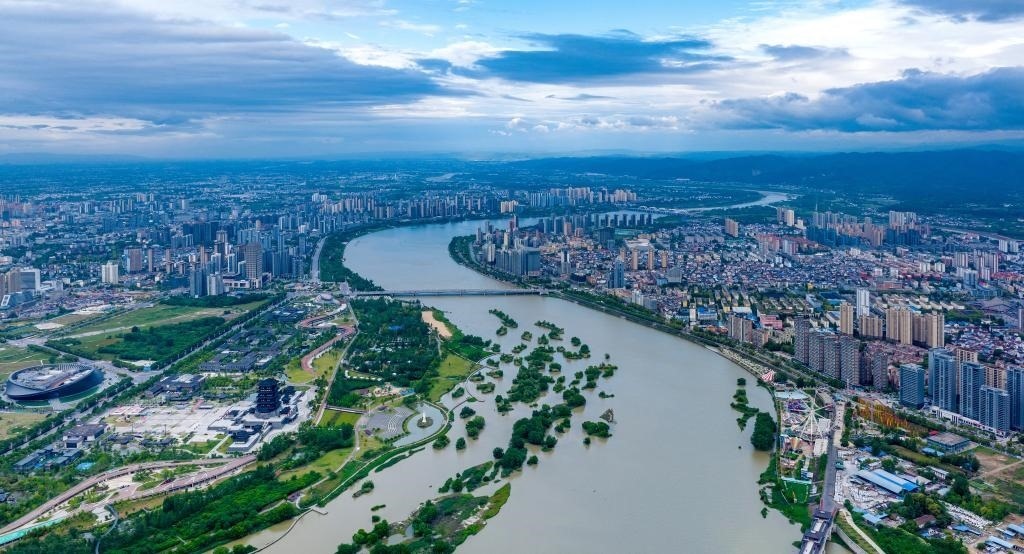 陜西省漢中市漢江兩岸景色。新華社發(fā)（李偉 攝）