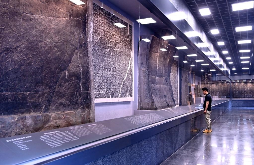 近日拍攝的陜西省漢中市博物館“石門十三品”陳列室。新華社記者 劉瀟 攝