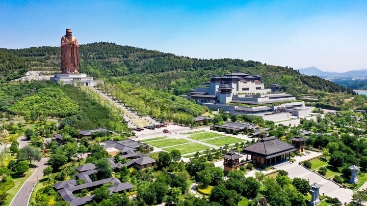 這是2023年6月8日拍攝的山東省曲阜市尼山圣境（無人機(jī)照片）。新華社記者 郭緒雷 攝