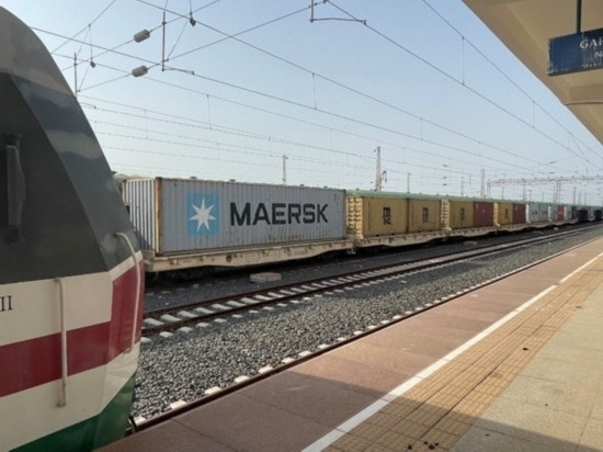 亞吉鐵路吉布提那噶德車站的貨運(yùn)車廂。人民網(wǎng)記者 趙艷紅攝