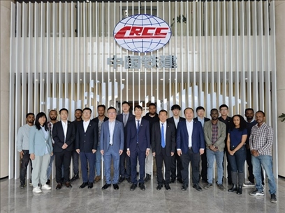 中國土木福州設(shè)計院埃塞分院團(tuán)隊合影。受訪對象供圖