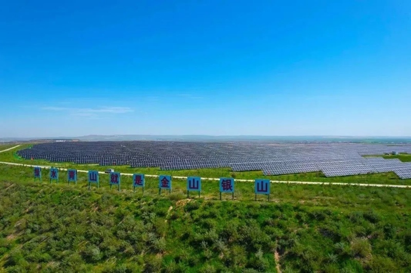 勝利能源露天礦排土場15.3萬千瓦光伏電站并網發(fā)電。受訪者供圖