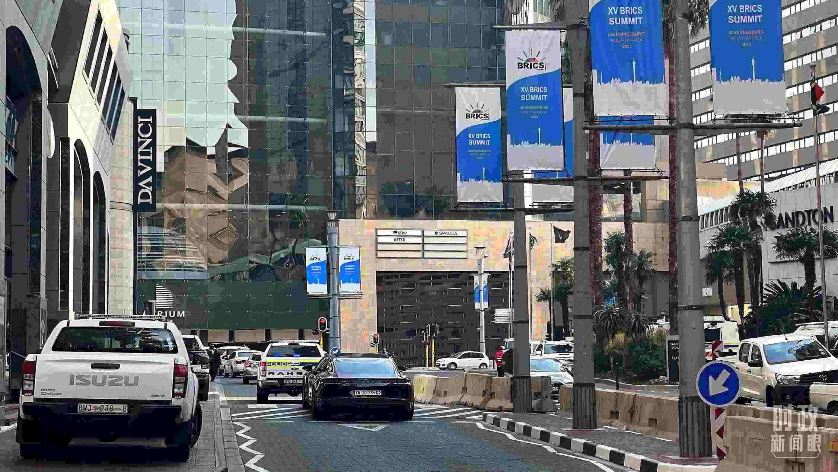 △約翰內斯堡，街頭懸掛金磚峰會條幅。（總臺央視記者韓銳拍攝）