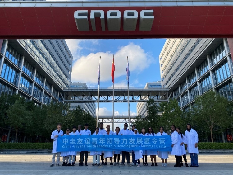 代表團(tuán)參觀未來科技城。中海油圭亞那有限公司供圖