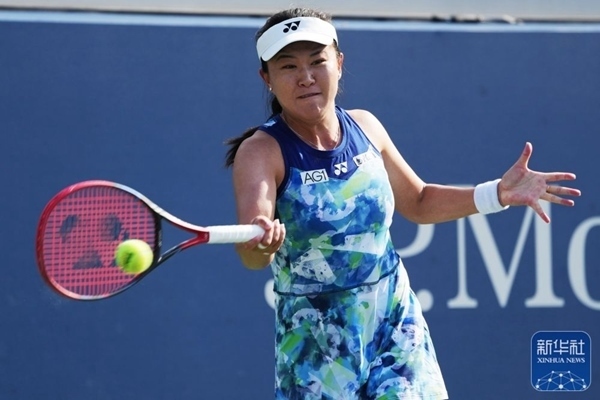 朱琳在比賽中回球。新華社記者 劉杰 攝