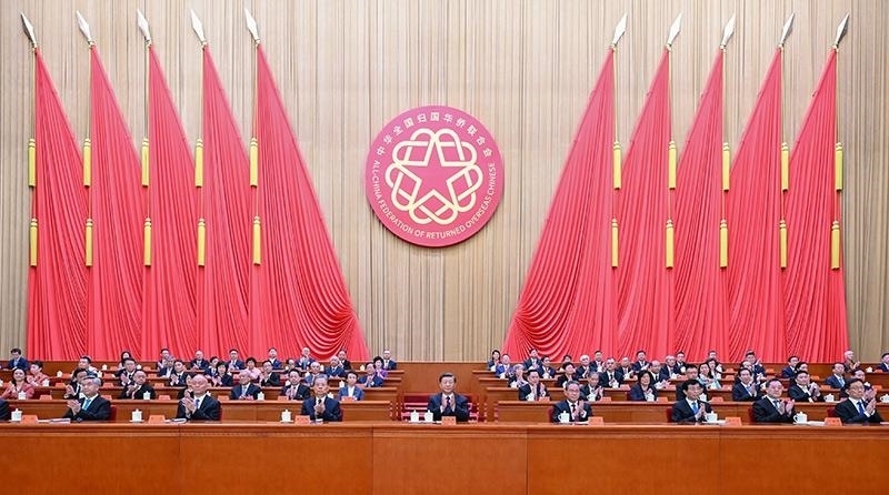 2023年8月31日，第十一次全國歸僑僑眷代表大會在北京人民大會堂開幕。習近平等黨和國家領導人到會祝賀