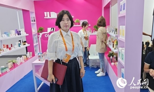 9月3日，韓國(guó)駐華大使館經(jīng)濟(jì)部參贊金至凰接受人民網(wǎng)記者采訪。人民網(wǎng)記者 趙雯博攝