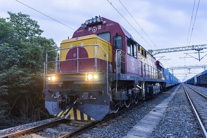 首趟中歐班列（成都）冷鏈專列到達成都國際鐵路港。青白江區(qū)委宣傳部供圖