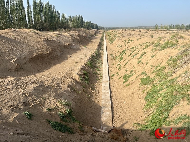 斗渠改造后，大大提高了輸水效率。人民網(wǎng)記者 常雪梅攝