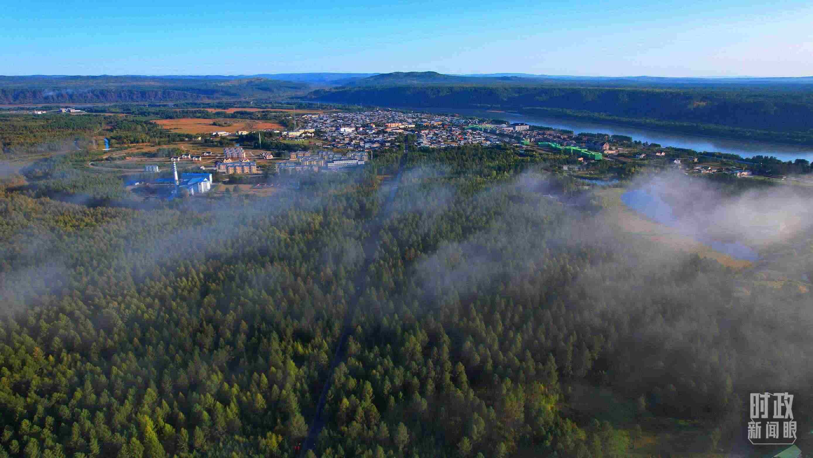 △薄霧籠罩的漠河林場(chǎng)。（總臺(tái)央視記者范凱拍攝）