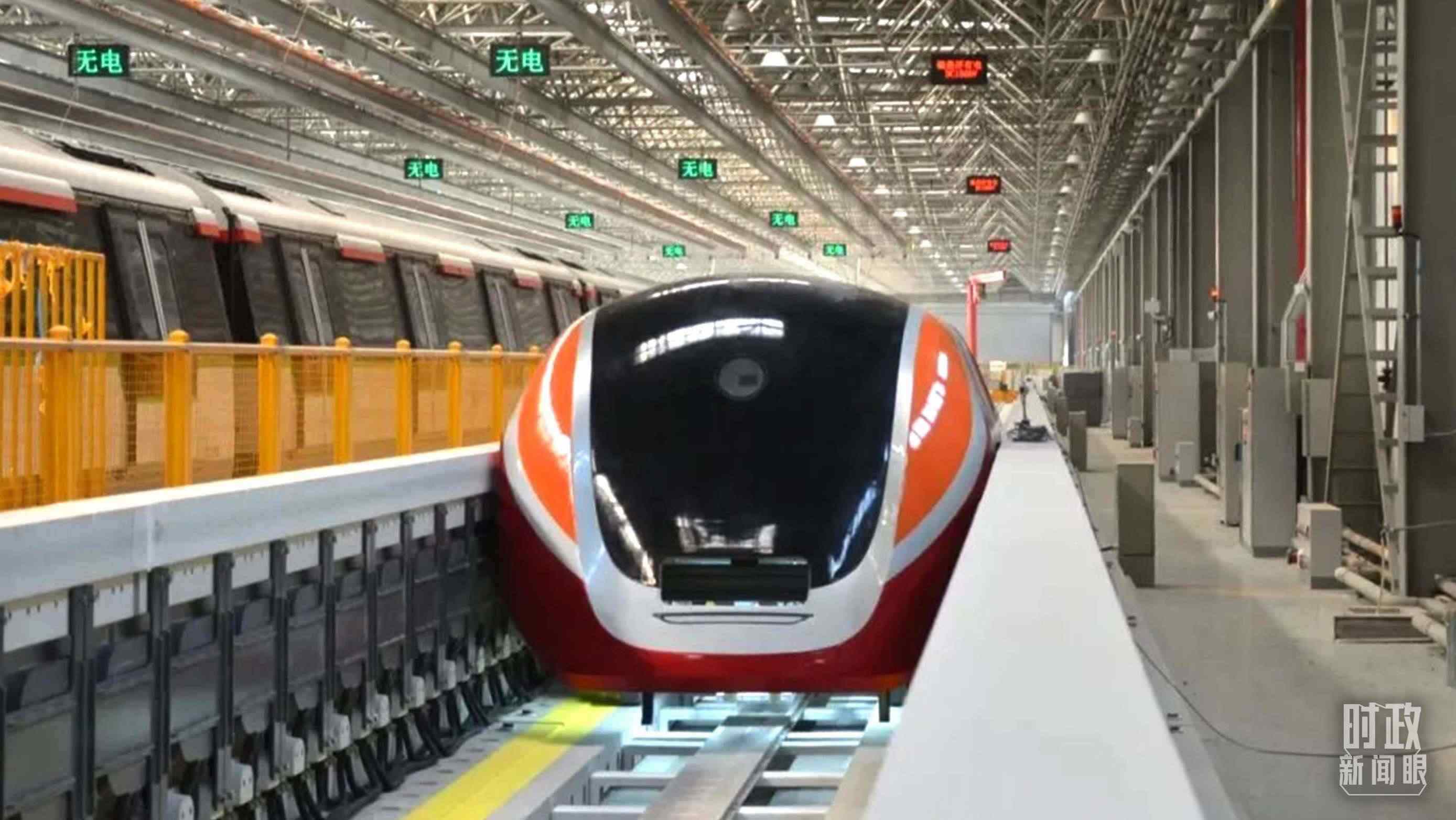 △3月31日，由中國(guó)中車自主研制的國(guó)內(nèi)首套高溫超導(dǎo)電動(dòng)懸浮全要素試驗(yàn)系統(tǒng)完成首次懸浮運(yùn)行。（圖/中車齊齊哈爾車輛有限公司）