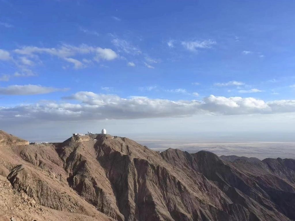 墨子巡天望遠鏡遠景圖。（中國科學(xué)技術(shù)大學(xué)供圖）