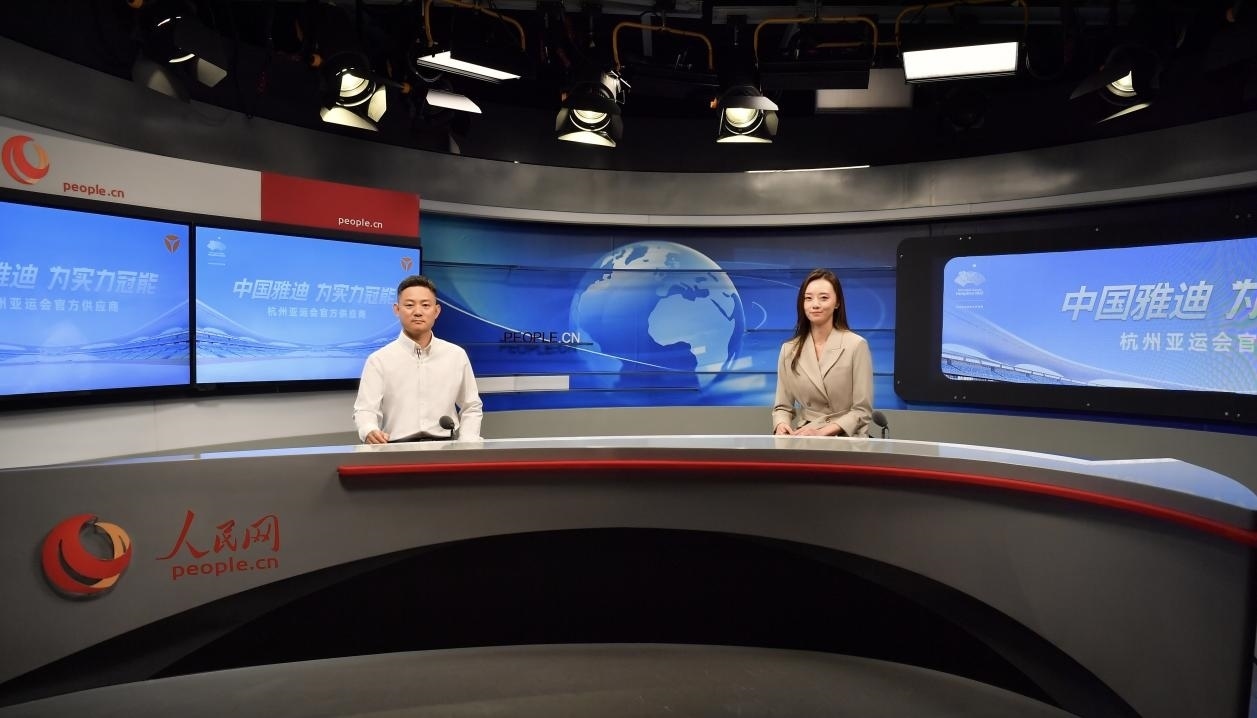 雅迪科技集團(tuán)全球營銷與服務(wù)總裁王家中接受人民網(wǎng)記者采訪。人民網(wǎng)記者 于凱攝