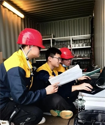 △2022年，長征十一號運(yùn)載火箭在我國黃海以“一箭五星”方式成功發(fā)射。哈爾濱工程大學(xué)船海結(jié)構(gòu)物安全與舒適性團(tuán)隊(duì)為發(fā)射船進(jìn)行結(jié)構(gòu)動(dòng)態(tài)監(jiān)測。