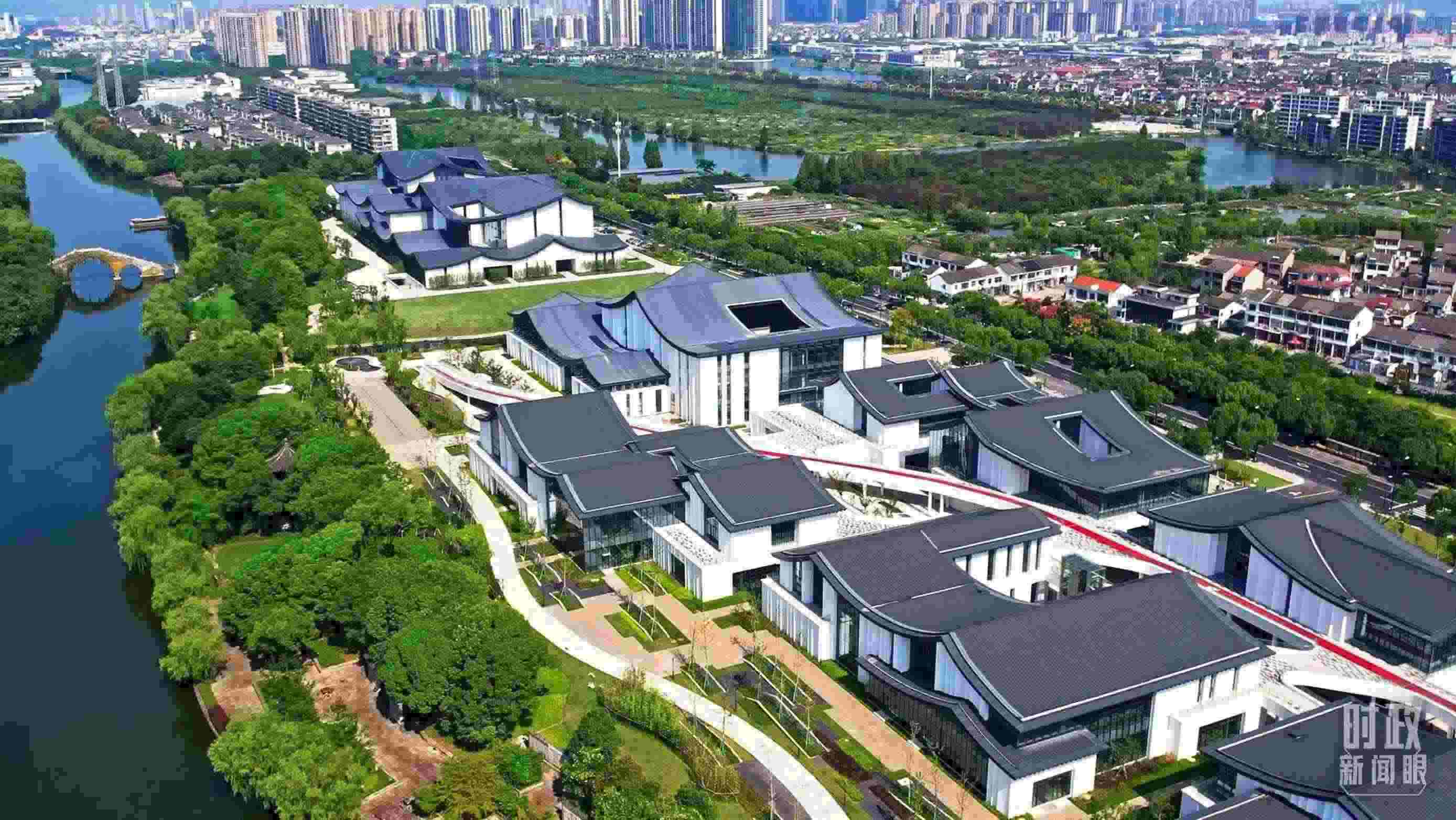 △臨河而建的浙東運河文化園。（總臺央視記者范凱拍攝）