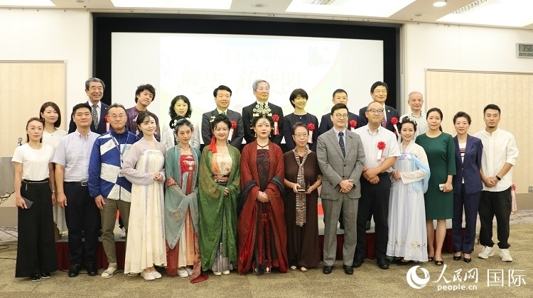 與會(huì)人員合影留念。人民網(wǎng) 許可攝