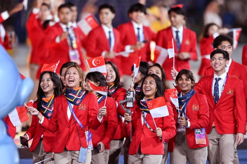 新加坡代表團(tuán)在開幕式上入場。
