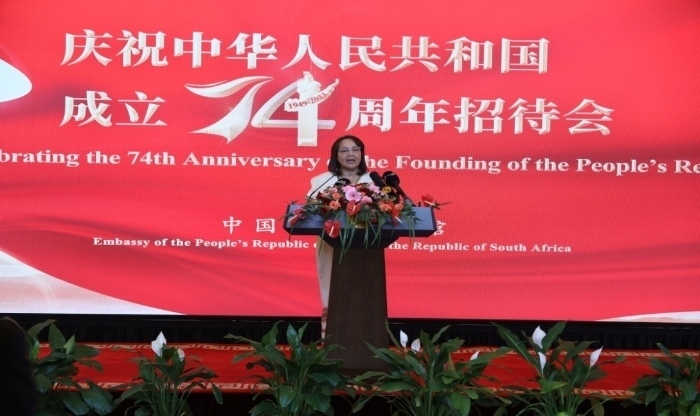 德利萊代表南政府向中國政府和人民致以誠摯祝賀。中國駐南非使館供圖