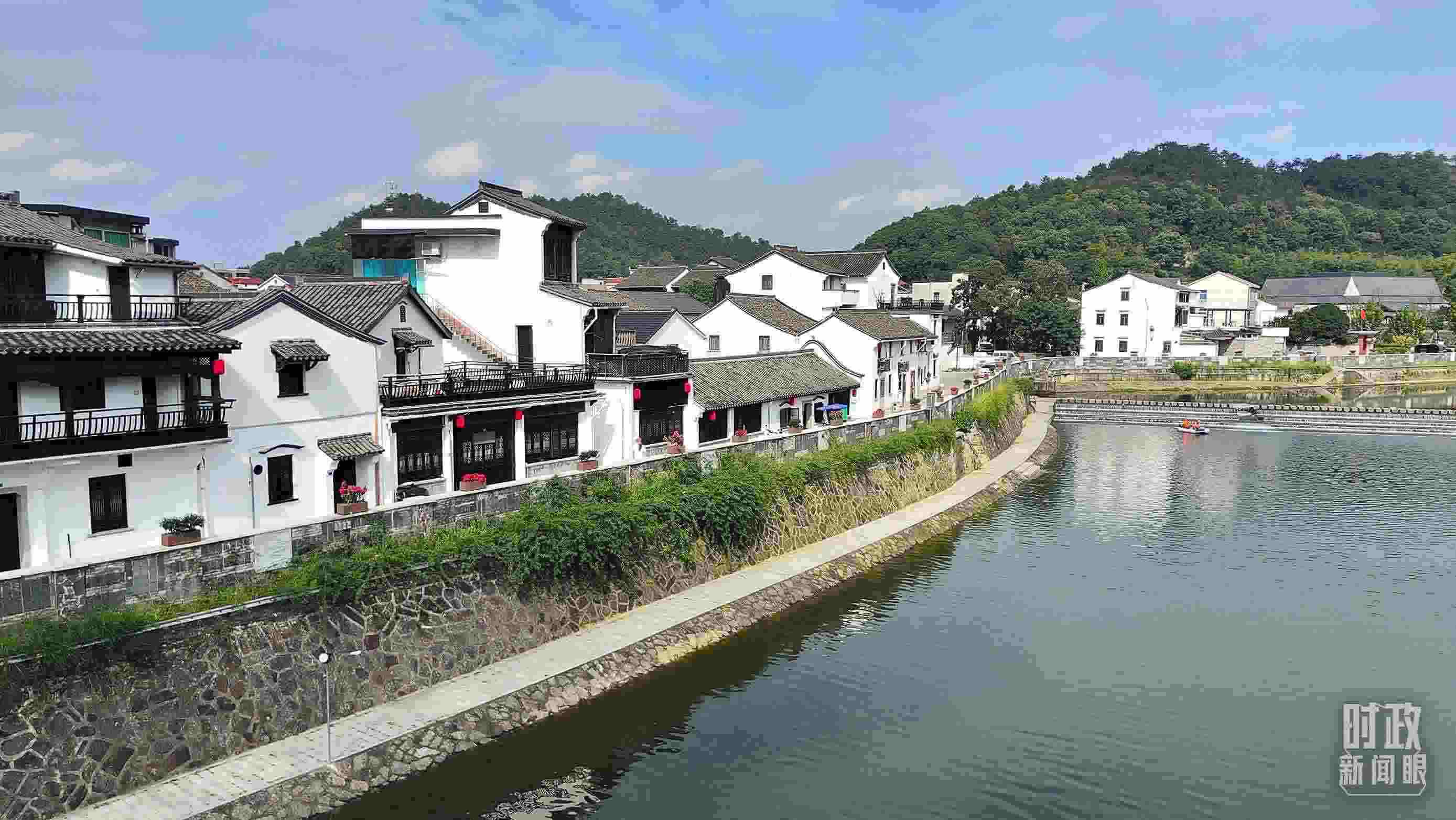 △“楓橋經(jīng)驗(yàn)”發(fā)源地諸暨市楓橋鎮(zhèn)。（總臺(tái)央視記者楊立峰拍攝）