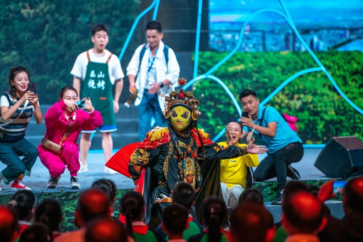 現(xiàn)場(chǎng)演出。樂(lè)山市委宣傳部供圖